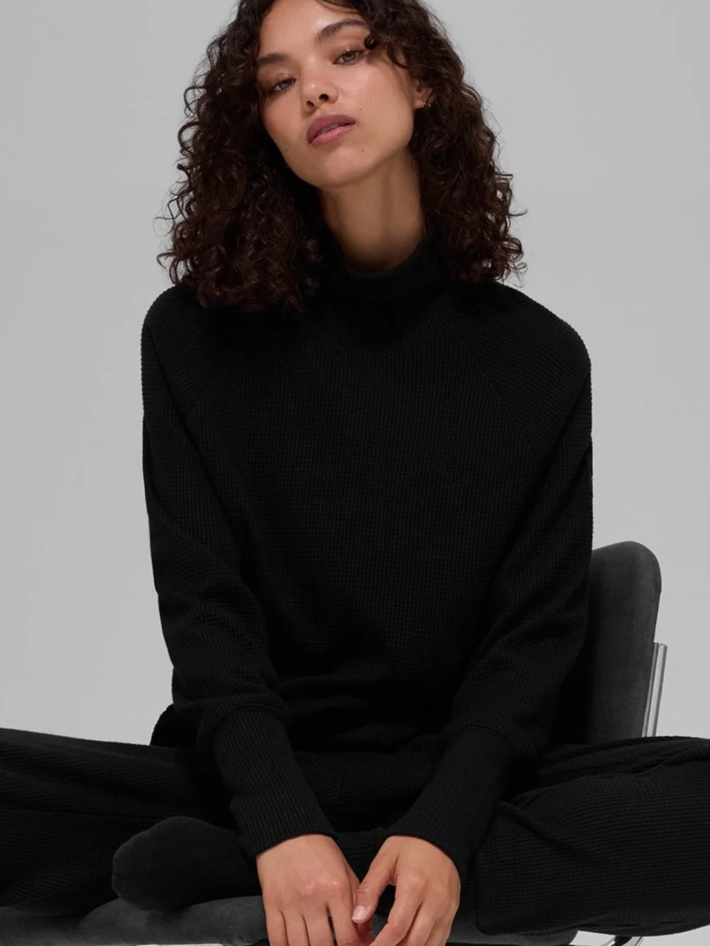 Alo Waffle Weekend Escape Mock Neck Long Sleeve Knit Top Size Small in Black